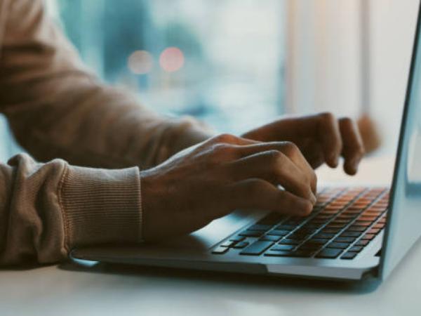 ¿Cuál es la ciudad de Colombia donde más rápido puedo encontrar empleo, según la IA? | Empleo | Economía