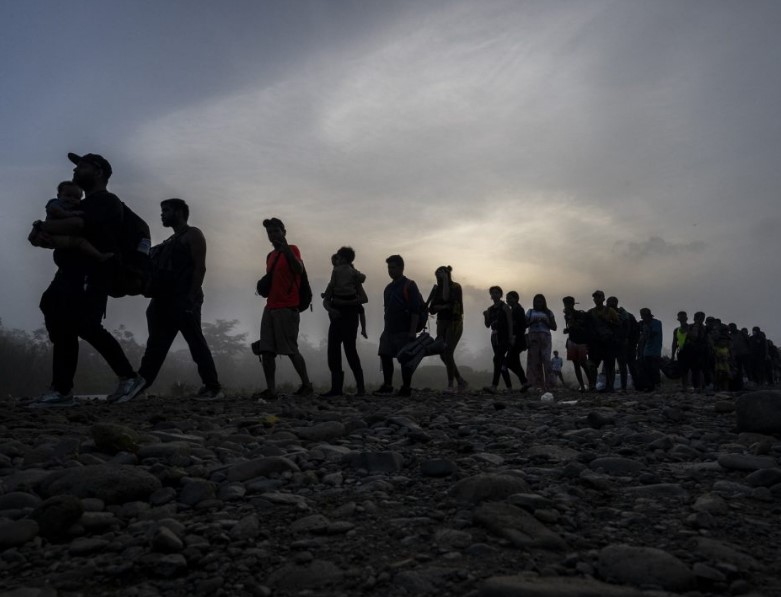 ¿Qué puede pasar con los migrantes venezolanos en Estados Unidos cuando venza el TPS y parole humanitario? - AlbertoNews