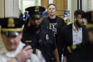 Musk defiende sacar a EEUU de la OTAN y "dejar de pagar por la defensa de Europa"