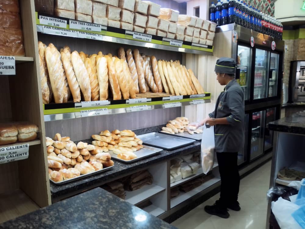 A Bs 100 aumentó el pan francés y a Bs 200 el campesino