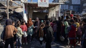 Al menos nueve muertos, entre ellos tres periodistas, por un ataque israelí en el norte de Gaza