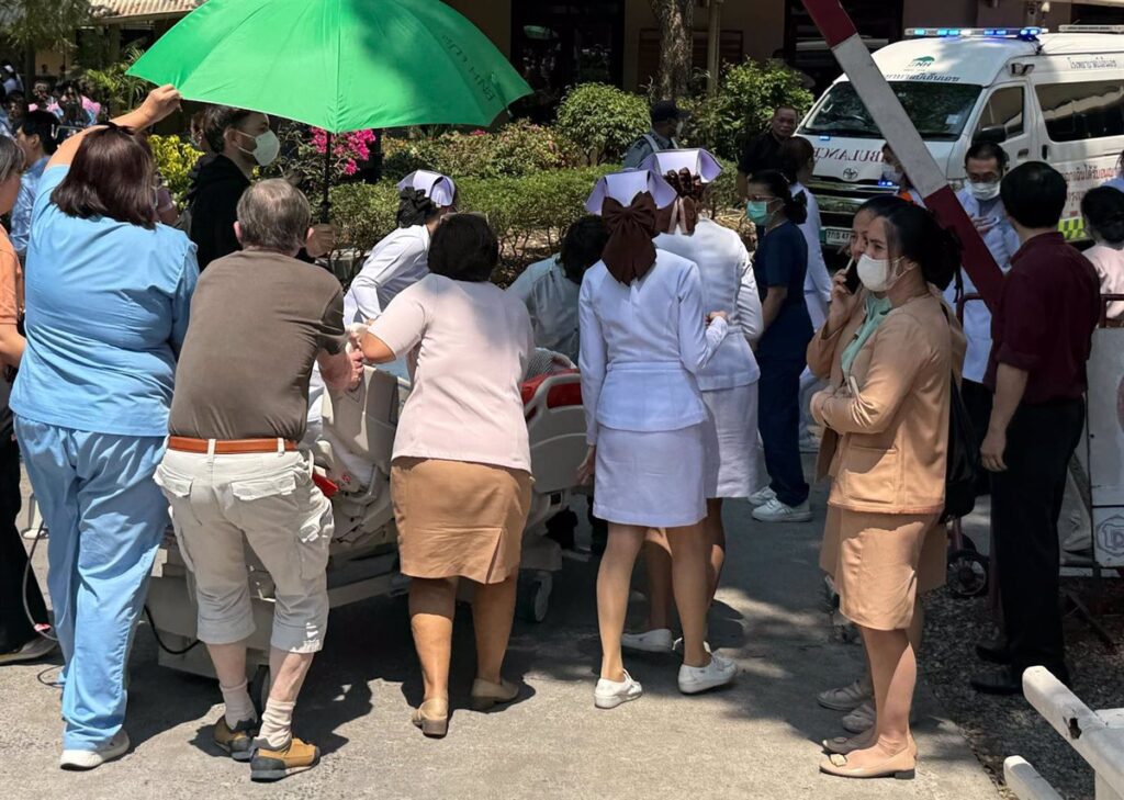 Al menos tres muertos por el derrumbe de un edificio en construcción en Bangkok por el terremoto de Birmania