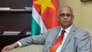 Albert Ramdin allana el camino para dirigir la OEA