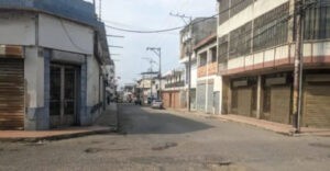 Apagones prolongados mantienen paralización del comercio en un 90% en la frontera con Colombia