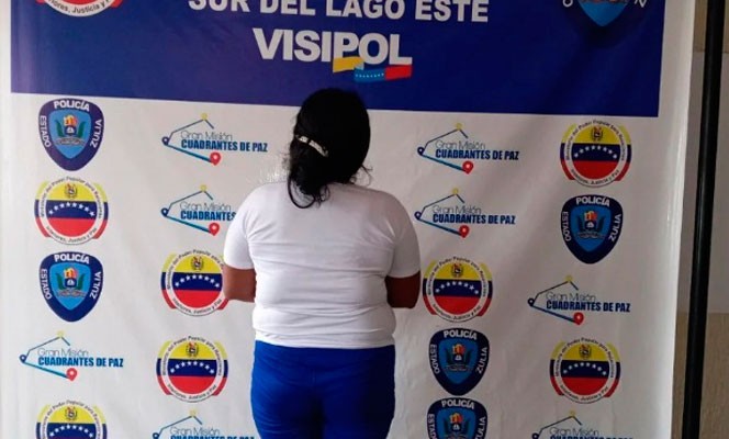 Aprehendida por agredir a una maestra