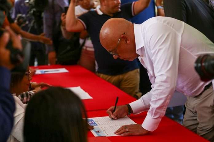 Asamblea Nacional respalda a compatriotas secuestrados en El Salvador con firma masiva - Yvke Mundial