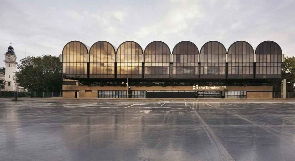 Así es la antigua terminal marítima que amarra a IBM y otras 80 empresas a Valencia