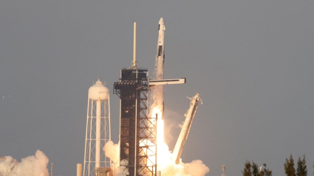 Astronautas de la NASA varados en el espacio, más cerca de llegar a casa