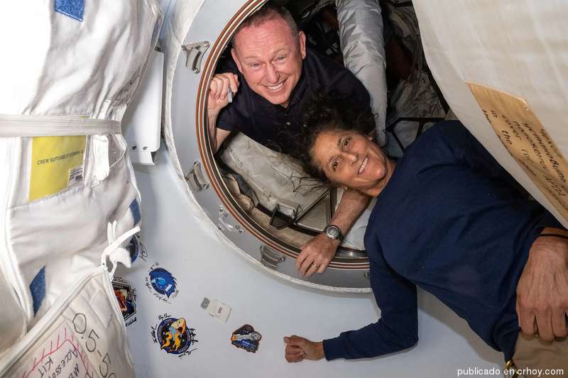 Astronautas vuelven a casa tras nueve meses varados en el espacio
