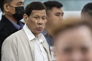 Avión parte con Rodrigo Duterte de Filipinas a La Haya