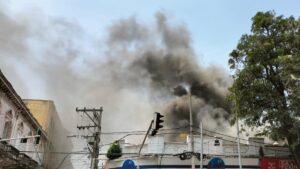 Bomberos atienden emergencia en bodega