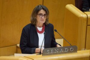Bruselas acusa a Google de favorecer sus servicios en búsquedas y exige a Apple abrir sus sistemas operativos