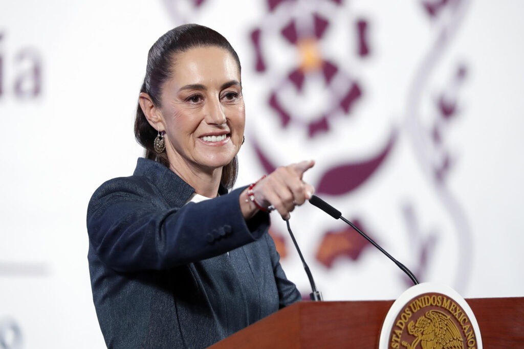 Bukele pregunta a la IA de X cuál es el presidente más popular; le responde que es Sheinbaum