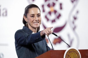 Bukele pregunta a la IA de X cuál es el presidente más popular; le responde que es Sheinbaum