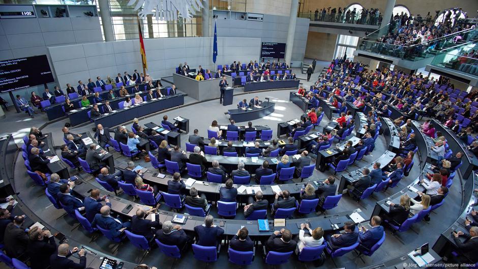 Bundestag aprueba el aumento del gasto en defensa – DW – 18/03/2025