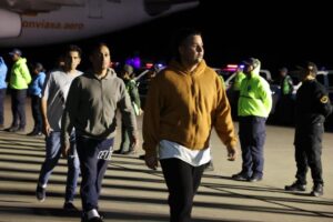 CNN: Este jueves llegaría nuevo vuelo con migrantes desde EEUU
