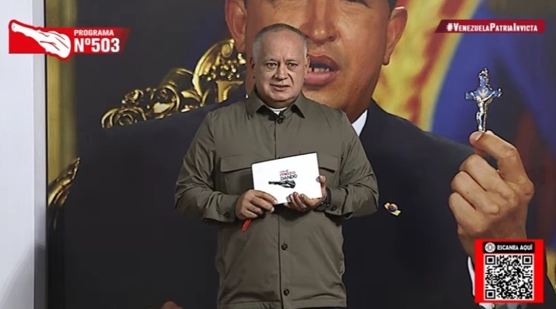 Cabello afirma que secretaría de seguridad estadounidense recorrió el Cecot “como si estuviera en un zoológico”