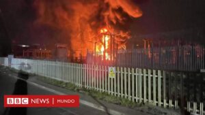 Caos por el cierre del aeropuerto de Heathrow debido a un incendio en una subestación eléctrica