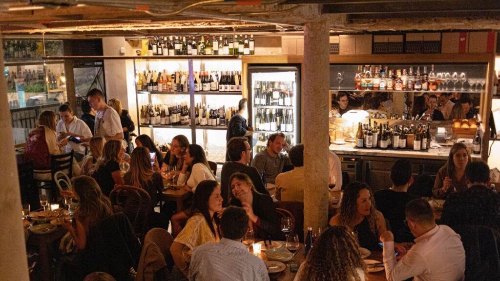 Chin Chin, el bar de vinos que la saca del estadio en Bogotá