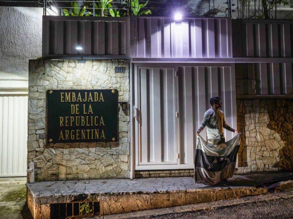 Asilado en Embajada argentina en Caracas dice que se negó nuevamente el acceso a medicinas