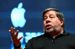Cofundador de Apple con Steve Jobs cuestiona actividad política de Elon Musk - AlbertoNews