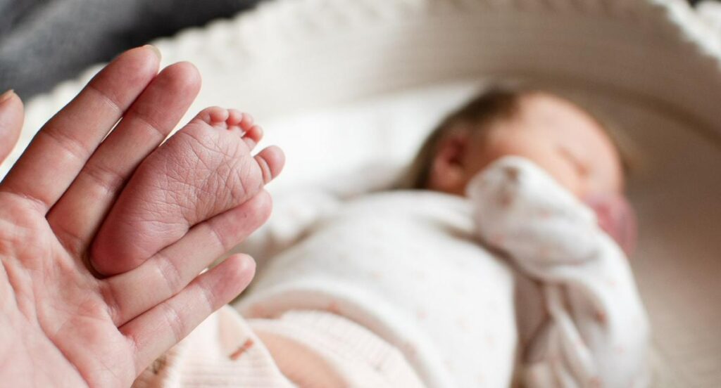 Como en 'Nuevo rico, nuevo pobre' dos niños enfrentan dura realidad