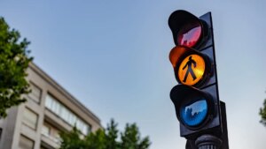 Cómo funciona el primer semáforo con Inteligencia Artificial que han instalado en Córdoba