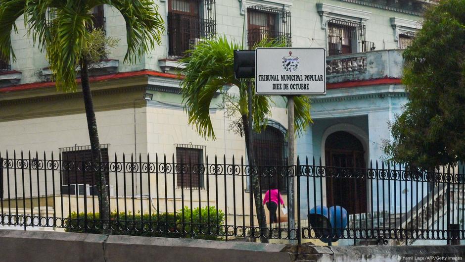 Cuba dice que excarceló a 553 presos "por diversos deiltos" – DW – 11/03/2025