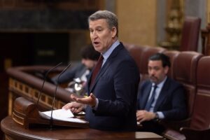 "Debe someterse a las Cortes o las urnas"