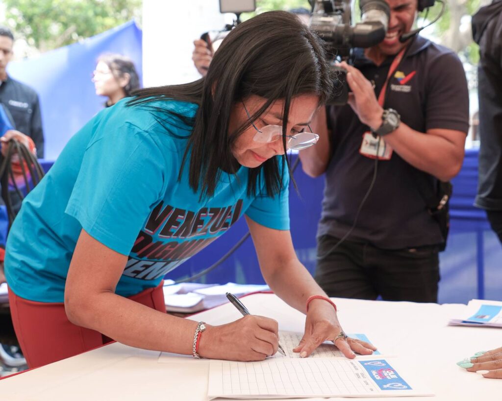 Delcy Rodríguez exigió liberación de venezolanos detenidos en El Salvador
