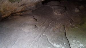 Descubren en una cueva el mapa 3D más antiguo del mundo – DW – 13/03/2025