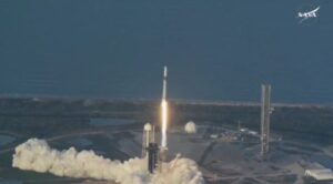 Despega la misión tripulada que allanará el regreso de los dos astronautas tras 9 meses en la EEI (Video) - AlbertoNews