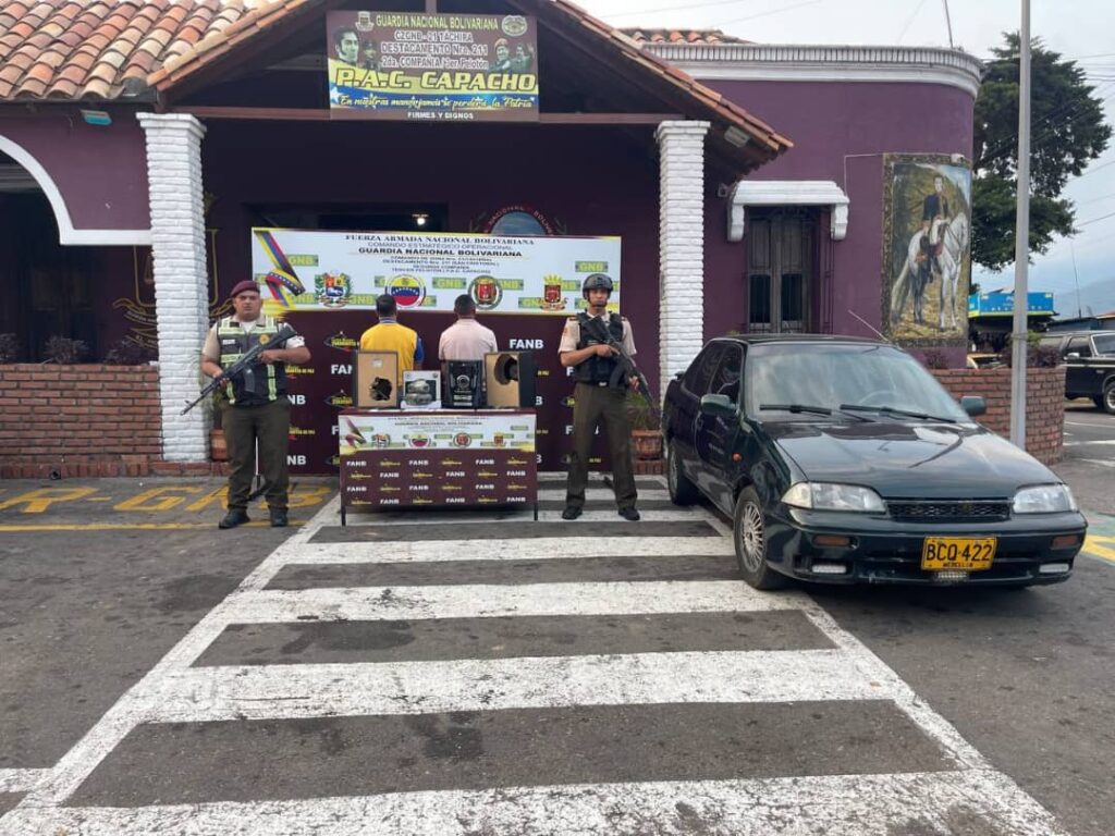 Detenidas dos personas con droga oculta en un equipo de sonido