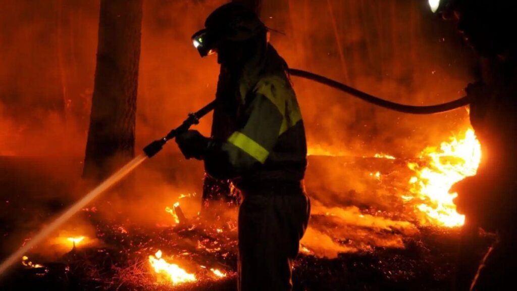 Devastadores tornados de fuego azotan Corea del Sur en medio de incendios forestales
