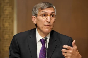 Dimite el responsable de vacunas de la Administración de Alimentos y Medicamentos de EEUU - AlbertoNews