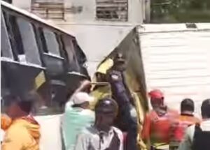 Dos fallecidos y cinco heridos en colisión de buseta y gandola