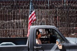 EEUU construirá once kilómetros adicionales a su muro fronterizo con México