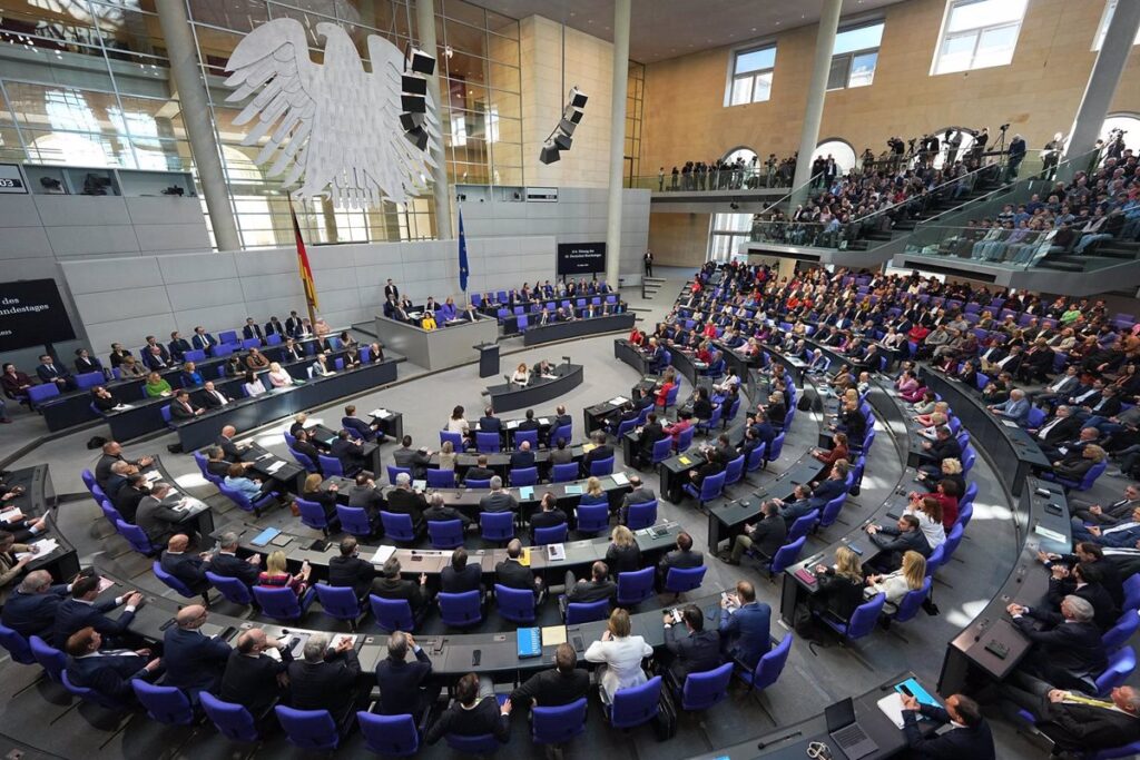 El Bundestag alemán aprueba el plan para aumentar el gasto en Defensa e infraestructuras