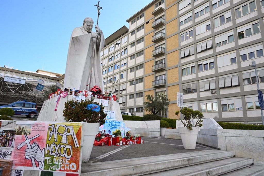 El Papa ha pasado una noche "tranquila" y está descansado