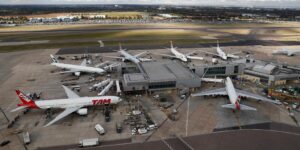 El aeropuerto de Heathrow en Londres cierra debido a un incendio en una subestación eléctrica