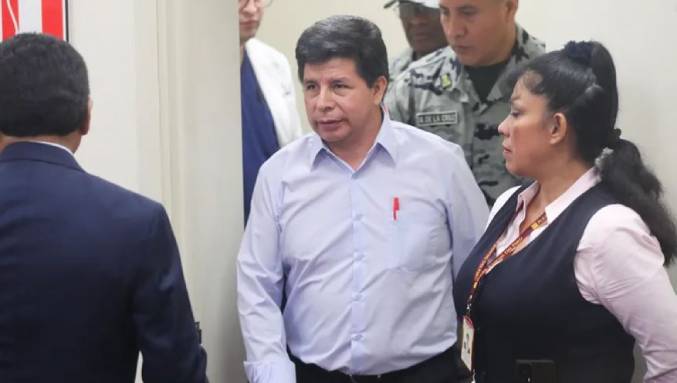 El expresidente Pedro Castillo acude sin abogado al juicio oral