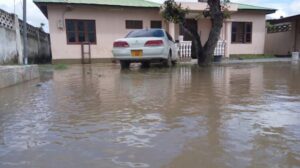 El océano avanza y comunidades costeras de Tanzania luchan en una batalla perdida : IPS Agencia de Noticias
