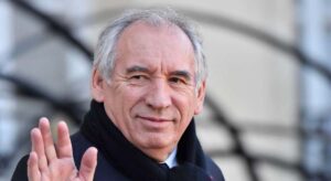 El primer ministro francés descarta el retorno a la jubilación a los 62 años