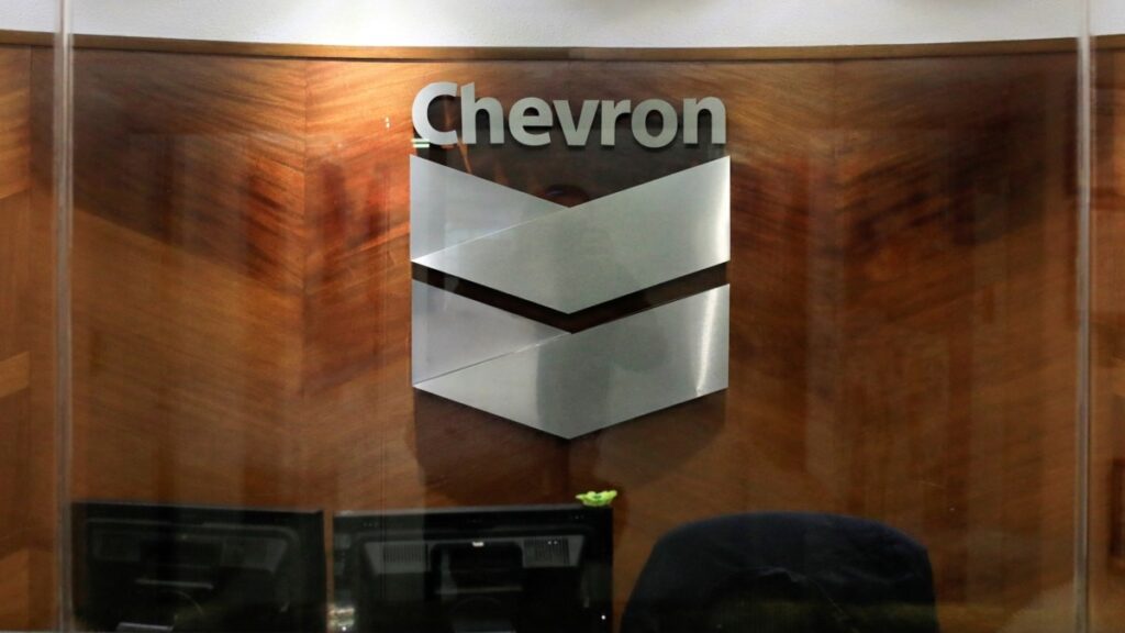 Empresarios piden negociar licencia para Chevron