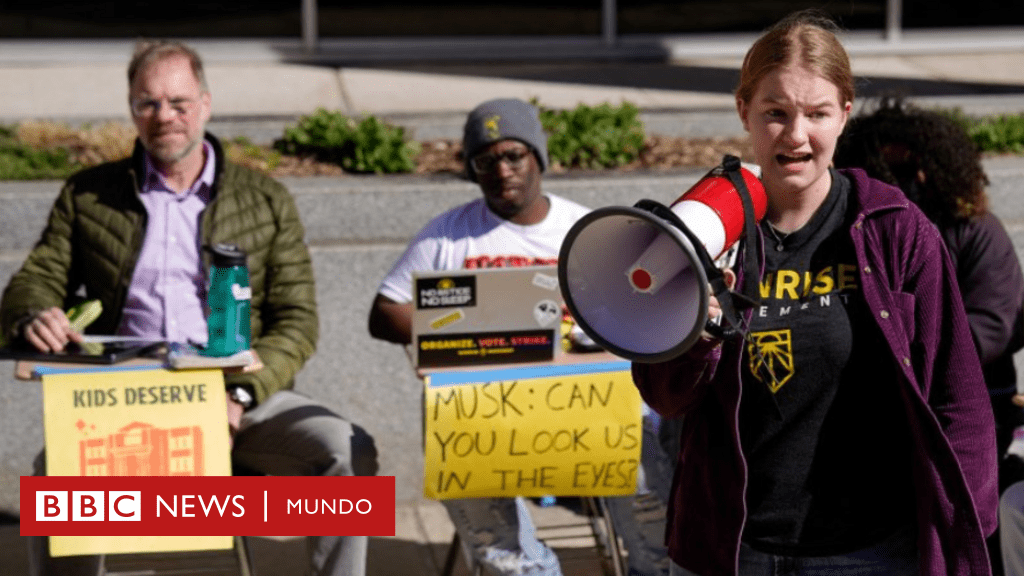 "Están jugando a la política con mi hijo": qué efectos está teniendo la decisión de Trump de desmantelar el Departamento de Educación de EE.UU.