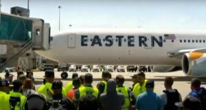 Este domingo 175 migrantes venezolanos retornaron al país desde EEUU (+video)
