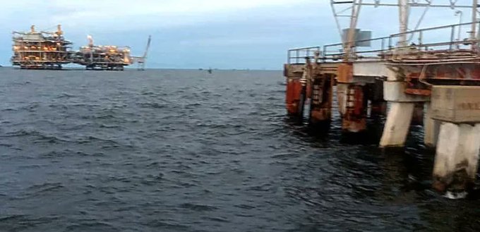 Explosión de barcaza en el Lago de Maracaibo deja tres fallecidos
