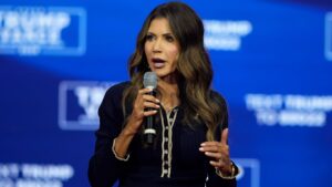 "Falta mucho" para frenar tráfico y migración desde México, dice secretaria de Seguridad de EEUU - AlbertoNews