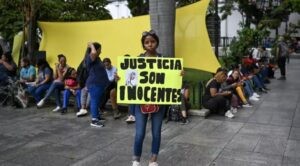 Familiares de venezolanos deportados a El Salvador denunciaron que fueron engañados