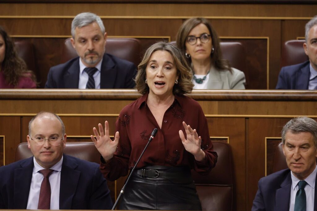 Gamarra acusa al PSOE de "desconectar a Cataluña" de España con cesiones y Montero presume de practicar la normalización
